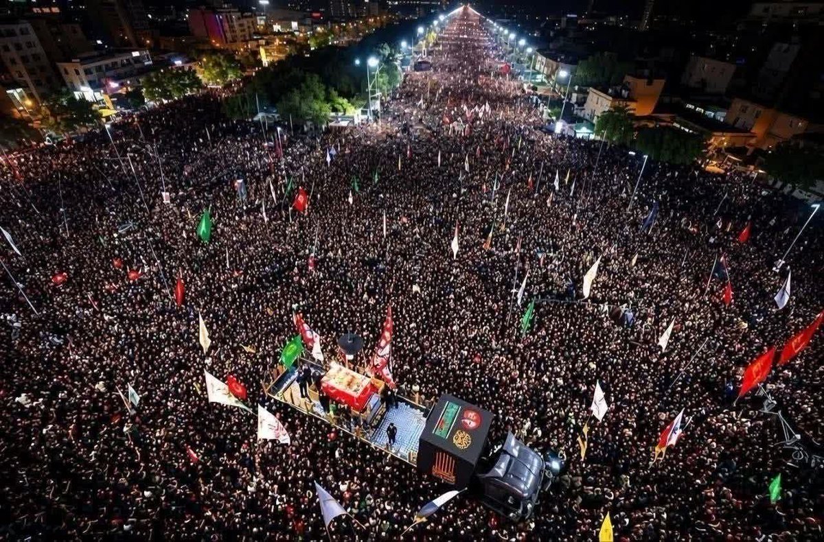 reyhan_a2's tweet photo. ۱. الملحمة الخالدة والحشود المليونية غير المسبوقة للشعب العراقي في تشييع القائد الشهيد آية الله الخامنئي أذهلت العالم بأسره.
نتقدم بخالص الشكر والتقدير لـ #العراق؛ شعباً ومرجعيةً وحكومةً على هذه الغيرة والوفاء والاستضافة المهيبة.
#ماوراء_الحکایة https://t.co/BS9gLwjxZv