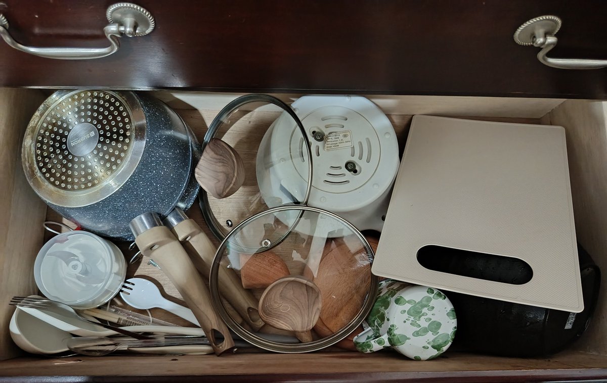 deminstove's tweet photo. aku masih punya preloved barang kos yg lain. ini peralatan masak masih bagus bangett aku jarang pakee.. 
📍malang
#preloved #prelovedmalang #barangkos #zonauang https://t.co/072EkCoWlW
