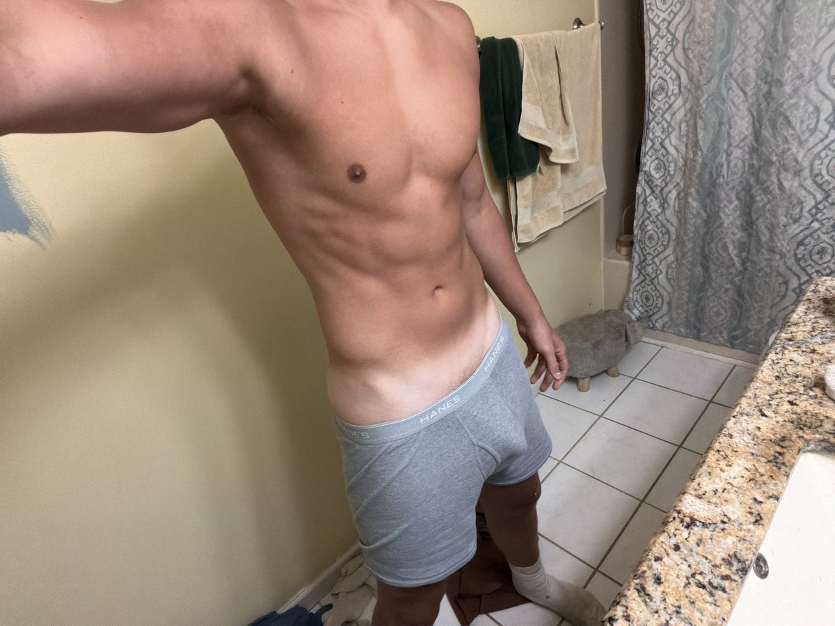 carters_playpin's tweet photo. Come worship me with your wallets your fucking pathetic losers https://t.co/FbpjJNlKEh