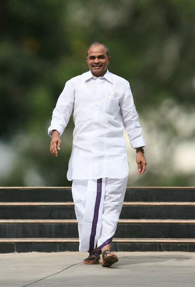 YSRCParty's tweet photo. దివంగత మహానేత వైయస్ రాజశేఖరరెడ్డి గారిపై ప్రజలకు ఒక నమ్మం.. ఒక భరోసా. రాష్ట్ర ప్రజల అవసరాలను గుర్తించి అన్నీ సమకూర్చిన నాయకుడు వైయస్ఆర్.

#YSRForever https://t.co/fCaQaZPG1J