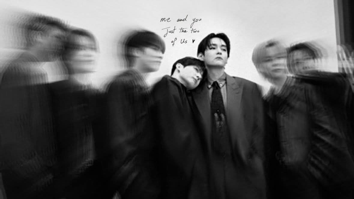 ianmoone5595's tweet photo. Wait...what is that #taekook lol 🤣🤣🤣 I'm so happy to see it 🤭 Just like personal space lol 🙈 I'm aaaaaa.... 🐻🐰💜 OMG 💃🕺🎶 https://t.co/PiMvgkSG7U