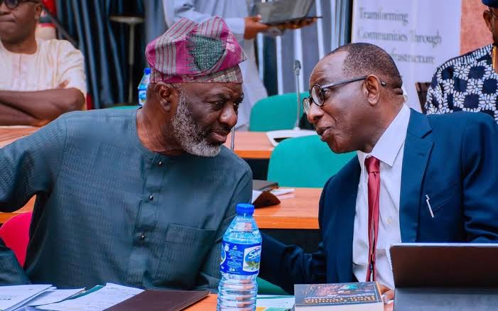 ennyola0015's tweet photo. My friend Bolaji  ( @MasterBolaji ) likes to present the South West Development Commission as the gold standard for regional commissions.🫤

Maybe it's banter, maybe it's deliberate, but I see little difference🤔. 

The South West looks crisis-free not because problems don't exist, but because fewer people are digging into the books.

Like every other regional commission, the SWDC is constrained by funding. Grand ideas are easy; execution is expensive. Until the money matches the vision, many of those fancy proposals will remain exactly that🤷proposals.