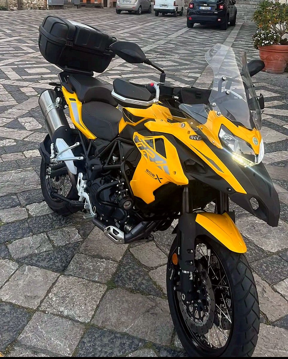 UnkleAyo's tweet photo. 15 years ago, I rode motorcycle to put food on the table &amp; keep my siblings in school.

Earlier this week, I got my invite into a prestigious Sicilian bikers' club then I walked into a store &amp; made a tiny purchase.

This time around, I'll be chasing sunsets with Athena. 🏍 🌅 https://t.co/JvbYXlHvwn