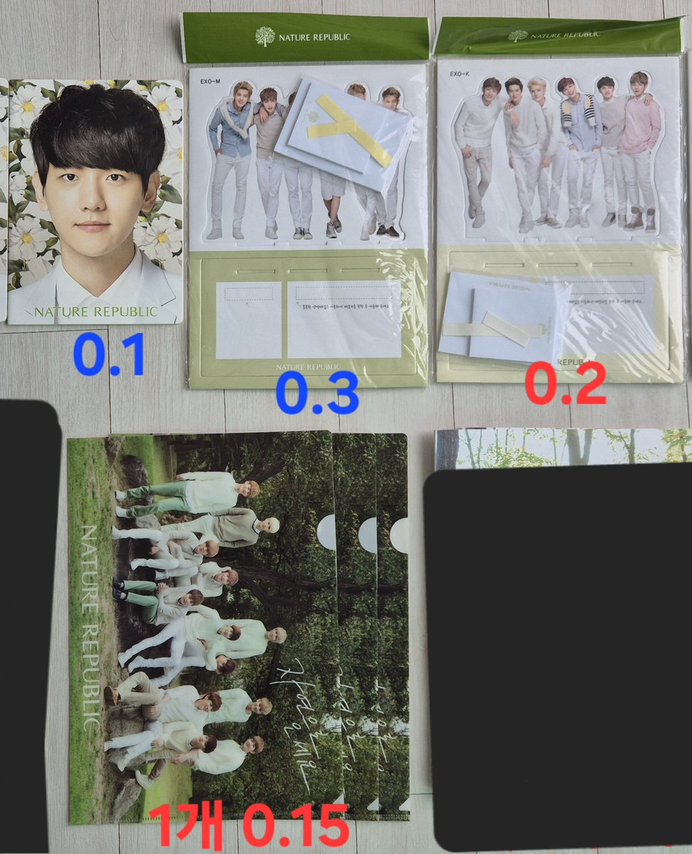 dodo_1248's tweet photo. 엑소 네이처리퍼블릭 굿즈 양도
WTS EXO NATURE REPUBLIC GOODS

노트 등신대 포토북 파일 부채 포토카드 등
*빨간 글씨는 하자있음
*배송비별도

네이쳐 네이처 포카 3차 구포카 신포카 수호 백현 찬열 디오 카이 세훈 시우민 레이 첸 엽서 단체 poca sale 비앨범 erisell photobook postcard stand https://t.co/z3yYxOpv11