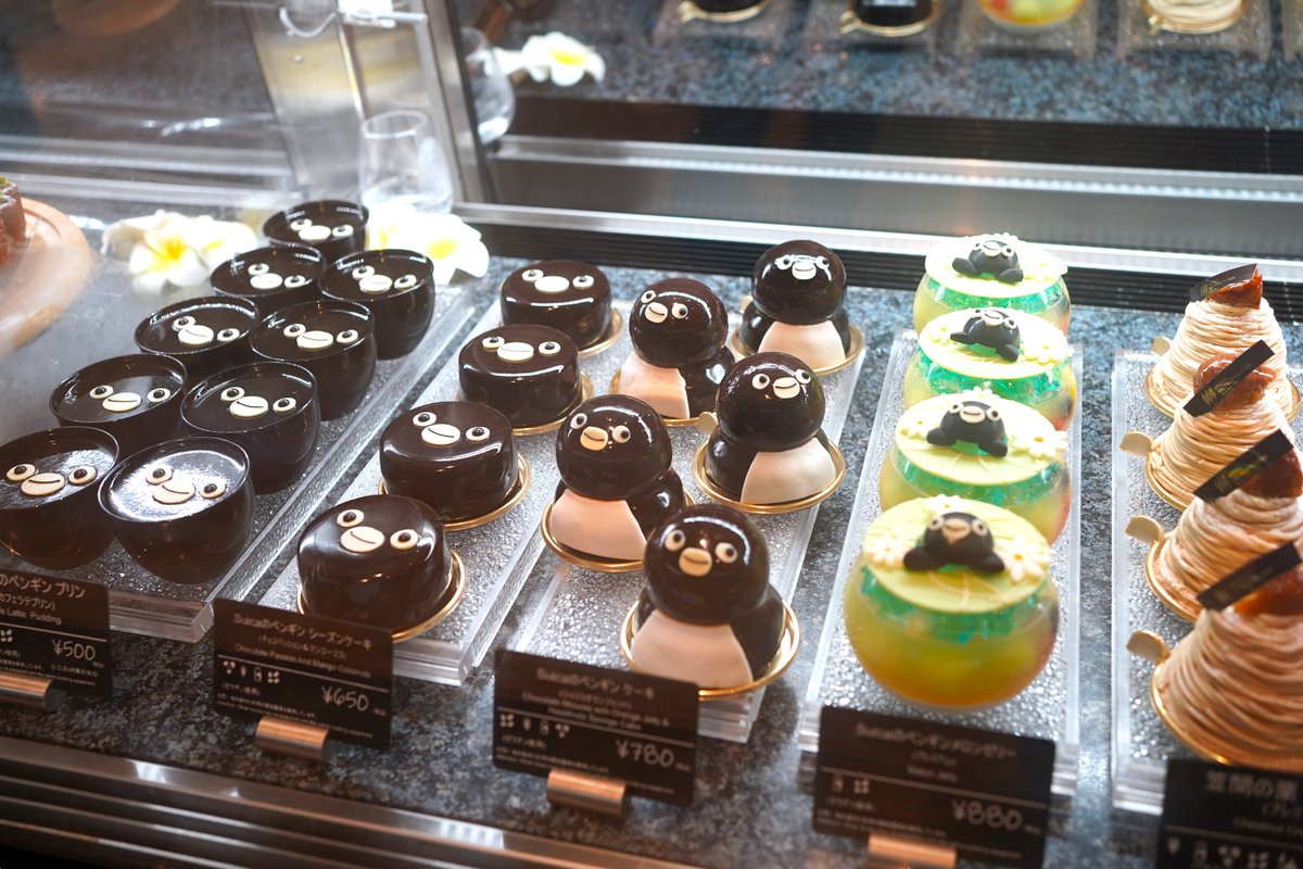 __maria_aria__'s tweet photo. 池袋にきたからには
聖地を素通りしてはいけませんね
来年食べられない限定ケーキですからね
#ホテルメトロポリタン
#ホテルメトロポリタン池袋
#Suicaのペンギン https://t.co/GkovZrowHR