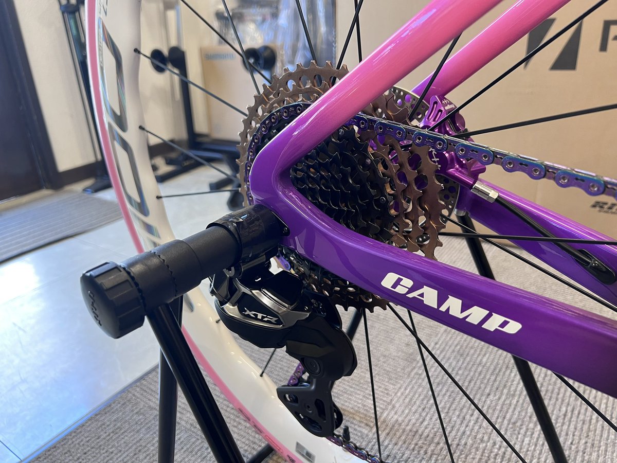 kanekoings's tweet photo. 使用してみたかったGIOOのカーボンサドル
早速取り付け👍

那須高原ロングライドに参加するので乗るのが楽しみです‼️

これで…CAMP、GIOO、NUTONを組み込んだ1台が…🤭

 #カネコイングス #campbike #gioowheel #NUTON #ロードバイク https://t.co/5le2ALiM8V