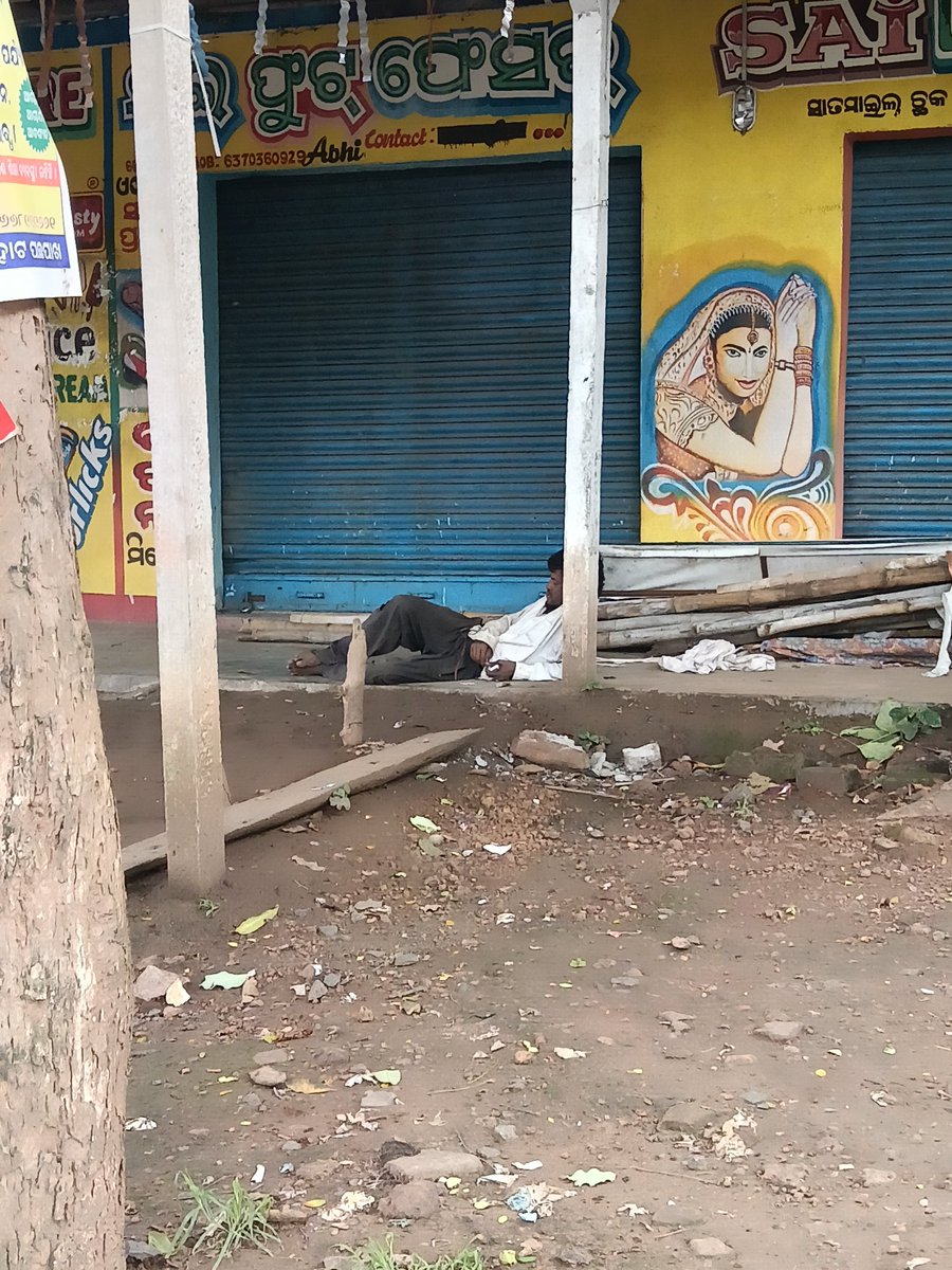 satyabrat_01's tweet photo. ଢେଙ୍କାନାଳ: ହିନ୍ଦୋଳ ବ୍ଲକ ଅନ୍ତର୍ଗତ ସାତମାଇଲ୍ ଛକ ନିକଟରେ ଜଣେ ଅଜ୍ଞାତ ମାନସିକ ବିକୃତ ଯୁବକ ଘୁରି ବୁଲୁଛନ୍ତି। ତାଙ୍କୁ ଶୀଘ୍ର ଉପଯୁକ୍ତ ଚିକିତ୍ସା ଯୋଗାଇ ଦେବା ସହିତ ଯଥାଯୋଗ୍ୟ ଆଶ୍ରୟ ଓ ଥଇଥାନ ପ୍ରଦାନ କରାଯିବା ପାଇଁ ପ୍ରଶାସନିକ କର୍ତ୍ତୃପକ୍ଷଙ୍କୁ ବିନମ୍ର ଅନୁରୋଧ।
@CMO_Odisha @NityanandaBJP
@districtadmndkl @SSEPD2 https://t.co/GCs5PoBnSF
