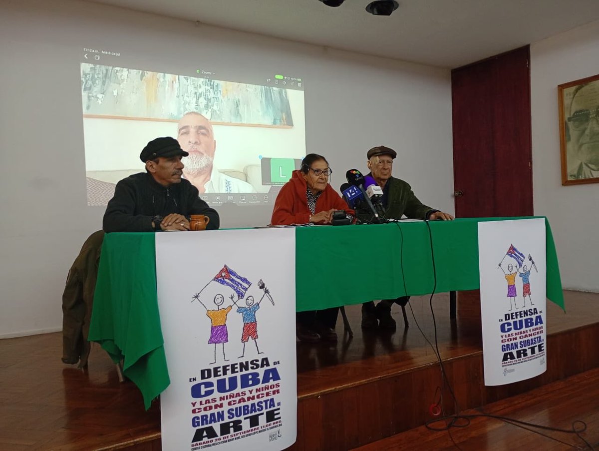 EmbaCuMex's tweet photo. 👧🏽🇨🇺🇲🇽 Convocan en México a Gran Subasta de Arte en Defensa de Cuba por las niñas y los niños con cáncer

Este miércoles 8 de julio los integrantes del Capítulo Mexicano de la Red de Intelectuales y Artistas en Defensa de la Humanidad, Alicia Castellanos, Gilberto López Rivas y Polo Castellanos, ofrecieron una conferencia de prensa en la sede de Serapaz, donde convocaron a una gran Subasta de Arte en Defensa de Cuba por las niñas y los niños con cáncer. A ellos se sumó el artista, galerista y filántropo representante de Cultura de Paz, Norman Bardavid.

En el encuentro se explicaron las características de la Subasta, la cual tendrá lugar el 26 de septiembre a las 13 horas en el Centro Cultural México Cuba Benny Moré.

La convocatoria se hizo extensiva a artistas mexicanos y extranjeros de todas las generaciones y tendencias, coleccionistas y especialistas de arte, quienes con altruismo y compromiso humanitario deseen contribuir a apoyar a las niñas y niños cubanos con cáncer, afectados por el recrudecimiento del criminal bloqueo estadounidense contra Cuba.

Al encuentro asistió una nutrida representación de periodistas de diversos medios de comunicación, quienes expresaron particular interés en la Subasta y en las condiciones en que están viviendo las niñas y niños con cáncer en Cuba.

#CubaNoEstáSola