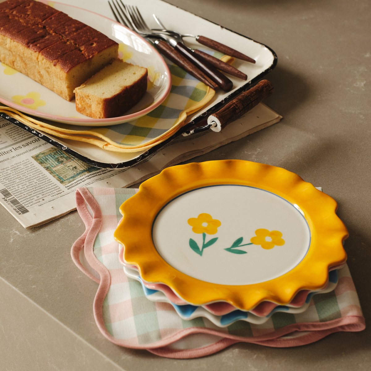 EC_AfternoonTea's tweet photo. 🌼新作アイテム入荷🌼 
毎日のティータイムを華やかに彩る
プレート＆マグが登場☕️✨ 
手描きならではの温かみある
フラワーデザインが魅力です🌷 https://t.co/t71gMTS0nB