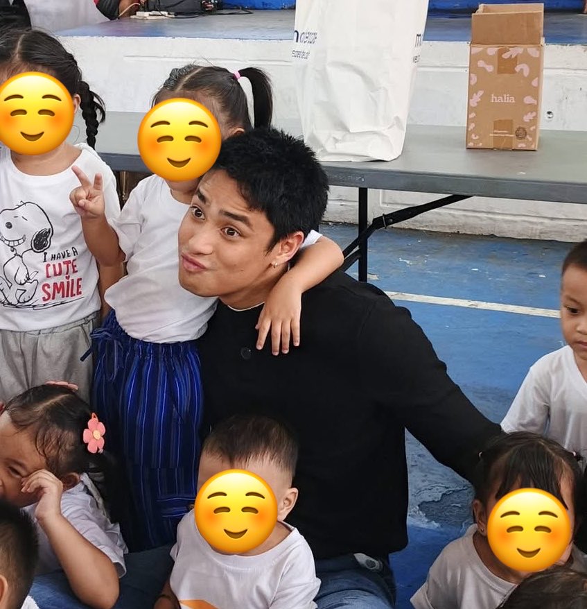 doughnbil's tweet photo. such a girl dad in the making hahaha too cute!! 

(c) akosipong dagdag https://t.co/6hIHyWecEu