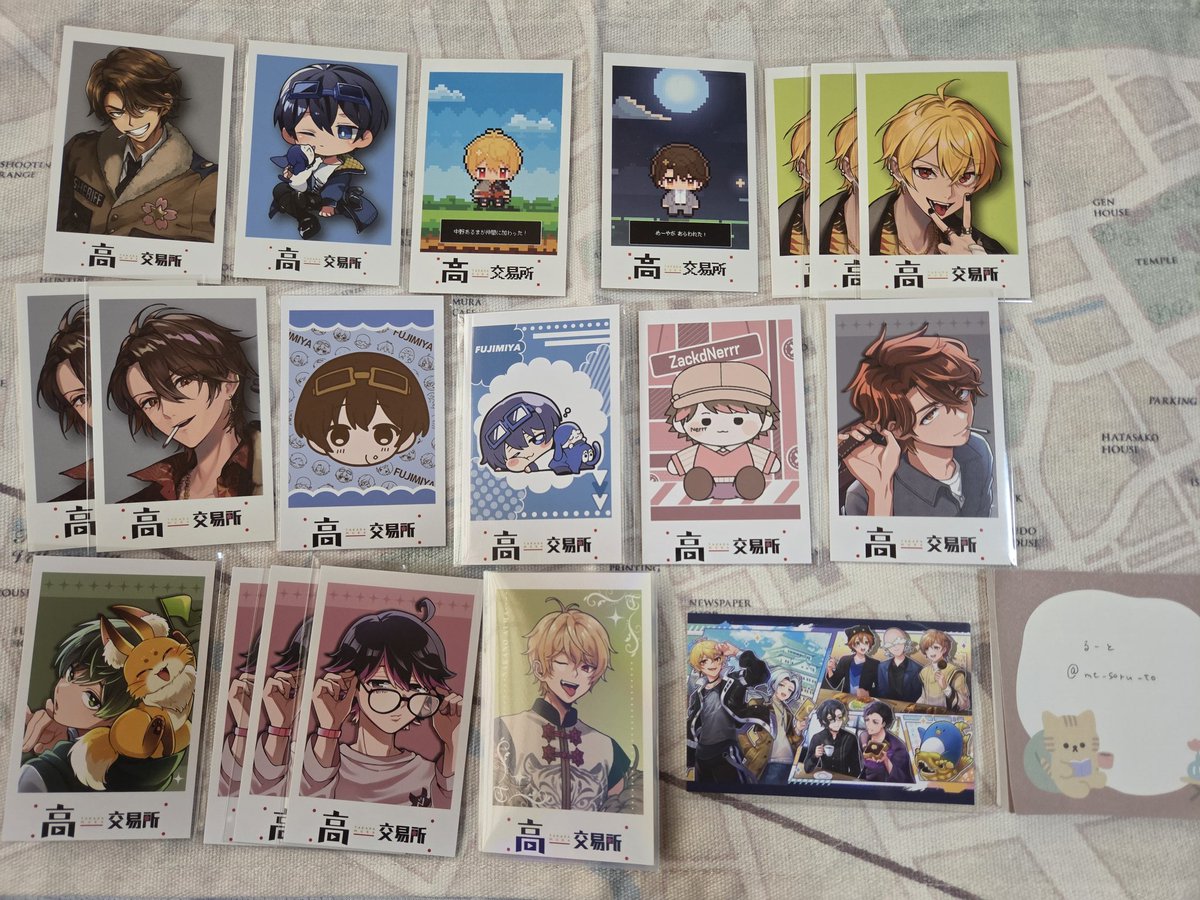 mt_soru_to's tweet photo. 高田村交易所 特典

【譲】画像2~7
【求】画像1
　　　500円/枚(画像2)
　　　300円/枚(画像3~)
　　　🐯🎙️グッズ
※画像2は交換の場合🧸🍫｀´集合とのみ。譲渡の場合🌸🏹🔪gm⏰🧀🍍🧢🐟🍑🍥から3枚以上合わせてのみ。

7/11~13交易所手渡しor郵送
お気軽にお声がけください🌼
#高田村交易所交換譲渡 https://t.co/YzECV3cN3T