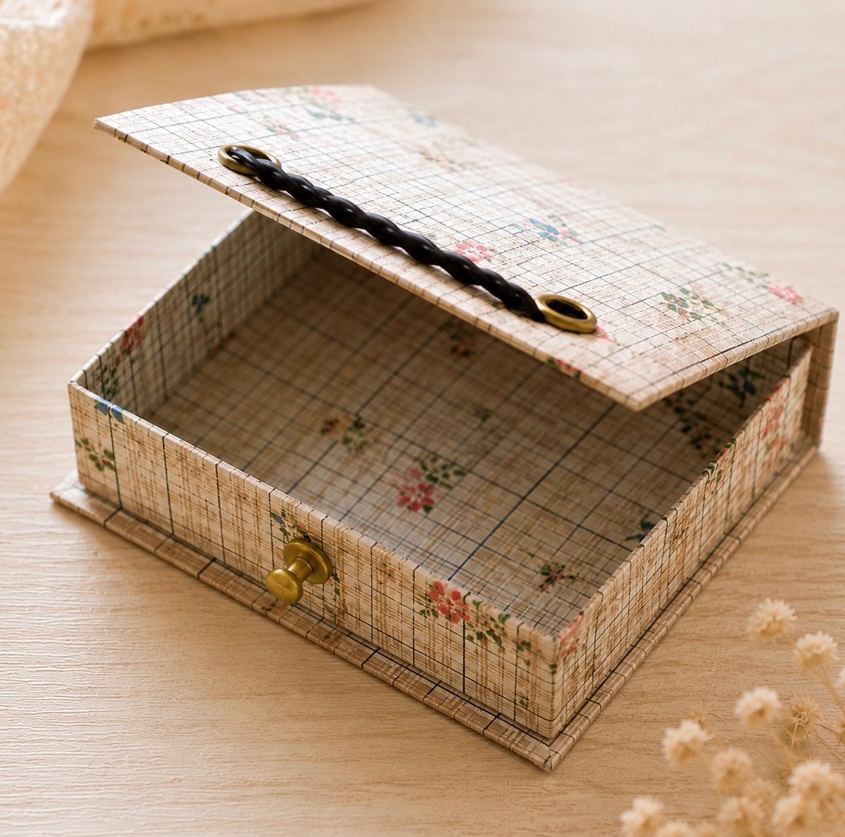 7kitakara's tweet photo. わくわくしながら、ミニ箱作りは楽しいな(^^)
#ハンドメイド作品 https://t.co/prCmT1sJbo