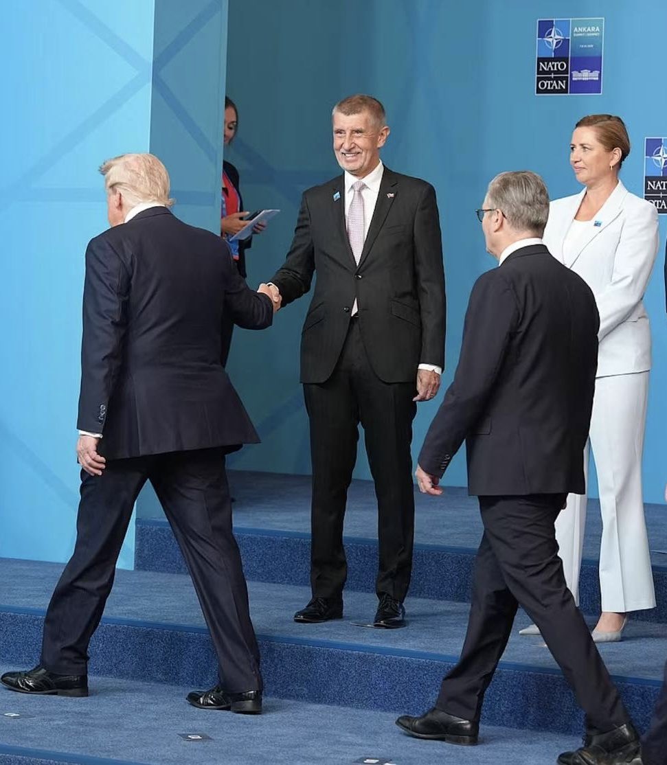 meme_ec's tweet photo. "If you want to know what a man's like, take a good look at how he treats his subordinates, not his peers." https://t.co/34frZ8UCdA