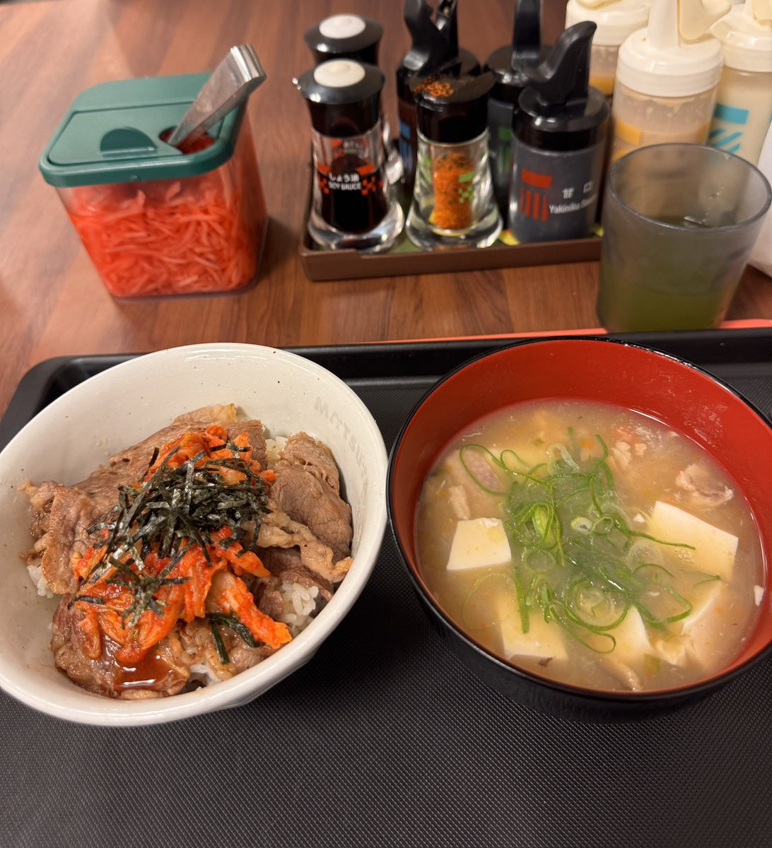 Alice_deepblue's tweet photo. 忙しくて3時過ぎてやっとランチ😵‍💫
すき家にサンゲタンみたいなメニューも出たねー https://t.co/DzIODF9pI7