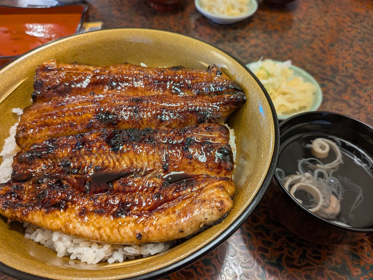 sosuke37's tweet photo. 今日のお昼よー
両親と墓参り帰りに鰻 https://t.co/FUkZb9e8Js