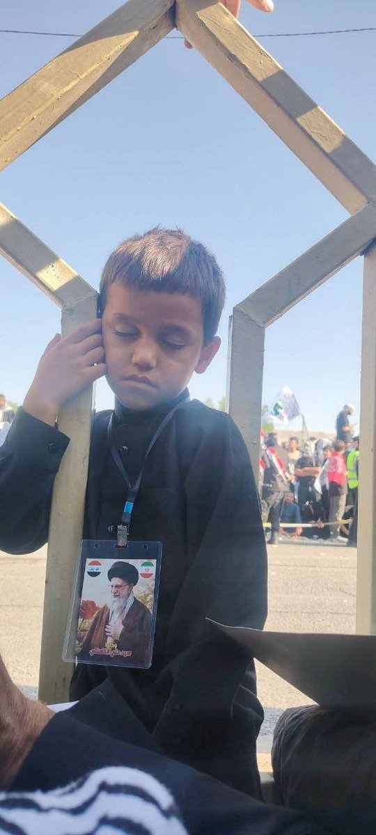 ALI_HASHIM_313A's tweet photo. ما أعظم هذه اللوحة التي رسمها العراقيون اليوم!
الله أكبر ما أعظم هؤلاء الناس
اغلب الناس انتظروا نعش إمامهم وقائدهم لساعات طوال، منذ الصباح والظهيرة حتى وقت متأخر من الليل
عن أي وفاء وعن أي حب وعن أي مشاعر صادقة نتحدث

بيّض الله وجوهكم عند الزهراء
بيّض الله وجوهكم عند الحسين الشهيد