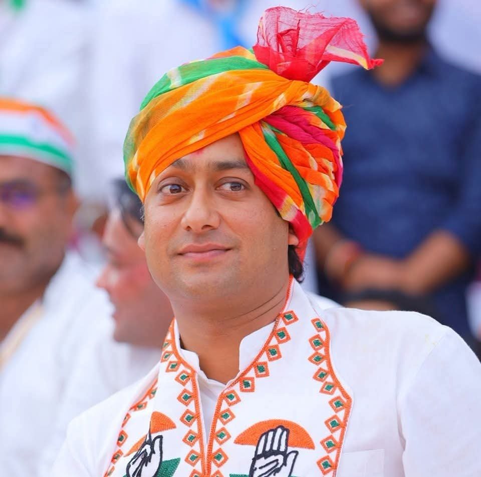ShivamNagod's tweet photo. जनप्रिय युवा नेता, मध्य प्रदेश के पूर्व मंत्री एवं विधायक आदरणीय श्री @JVSinghINC को जन्मदिन की हार्दिक शुभकामनाएँ।
ईश्वर से प्रार्थना है कि आपको उत्तम स्वास्थ्य, और जनसेवा के पथ पर निरंतर सफलता प्रदान करें। आपका नेतृत्व प्रदेश के युवाओं को नई ऊर्जा और प्रेरणा देता रहे। https://t.co/kifkdaiEKK