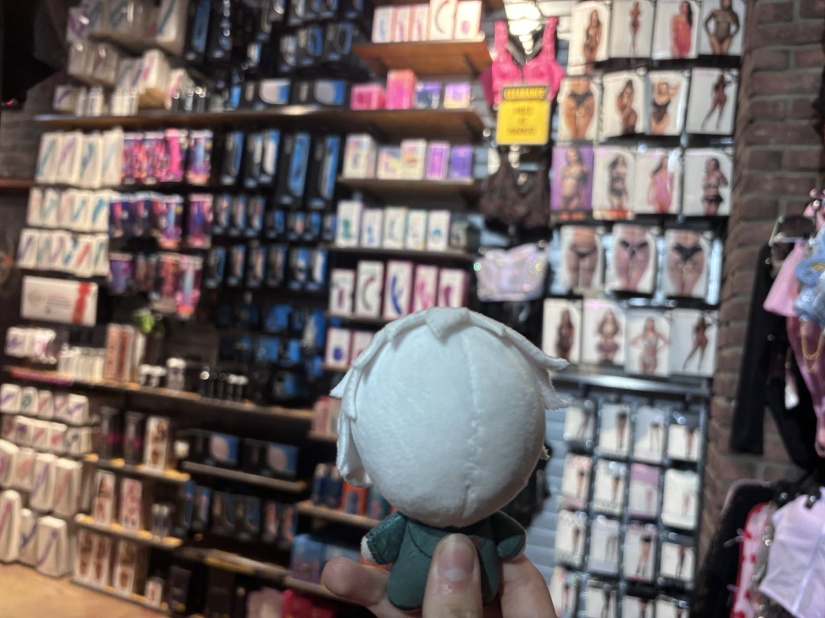 junpeikiss's tweet photo. showing nagito things hes never seen https://t.co/nwJuIY9a0L