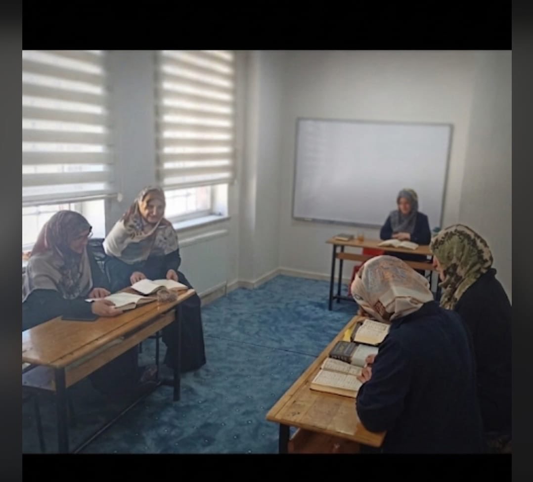 ErcisMuftuluk's tweet photo. İlim ve Hikmet Dersleri Başladı

Vaize Rukiye Yılmaz hocamızın öncülüğünde hanımefendilere yönelik yaz dönemi Celâleyn Tefsiri ve el-İhtiyâr (Fıkıh) dersleri başladı. https://t.co/lrSAWew7UN