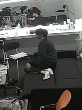 ST_yme_'s tweet photo. 北斗よく靴脱いだり靴下脱いだりするけど
この靴下を中途半端にするのめっちゃ分かるんだよね https://t.co/CUp7Pdx807