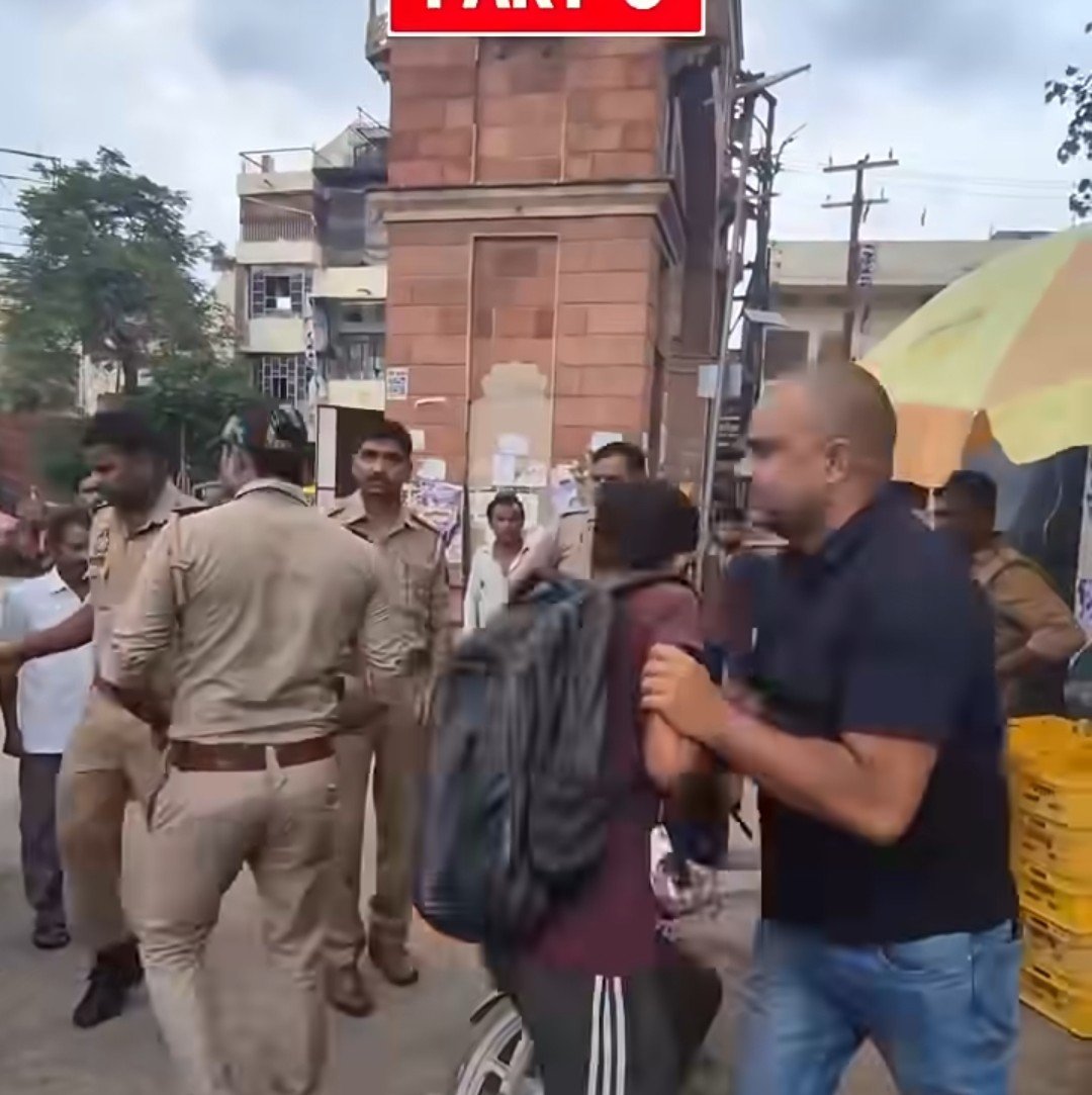 Ramanand06X's tweet photo. ये लड़का एक रैपिडो राइडर है, इनको पुलिस इसलिए थाने ले जा रही है क्योंकि इसने रास्ते में राइड रोक एक पार्सल लेने लगता है!

बनारस ,उत्तरप्रदेश का एक वीडियो सोशल मीडिया पर वायरल हो रहा है ,

एक पुलिसकर्मी की बेटी को राइड पर ले जा रहा था , बीच में अनुमति लेकर एक पार्सल के लिए रुका तबी पुलिस कर्मी का कॉल आता है और जल्दी पहुंचाने ओर अभ्रद भाषा का इस्तेमाल होता है! 

बिना कारण के उसके मोबाइल कब्जे में ले लिया ओर अब जबदस्ती उनको थाने ले जा रहे है!

अब एक Rapido rider स्वतंत्र रूप से काम नहीं कर सकता है , पुलिस की बेटी जा से अनुमती लेकर थोड़ा पार्सल लेने से क्या ही होगा!

अब पुलिसकर्मी आम आदमी को जानकर सताते हैं, कोई नेताओं के सामने इनलोगों की हालत ख़राब हो जाती है!

आपकी क्या राय है?