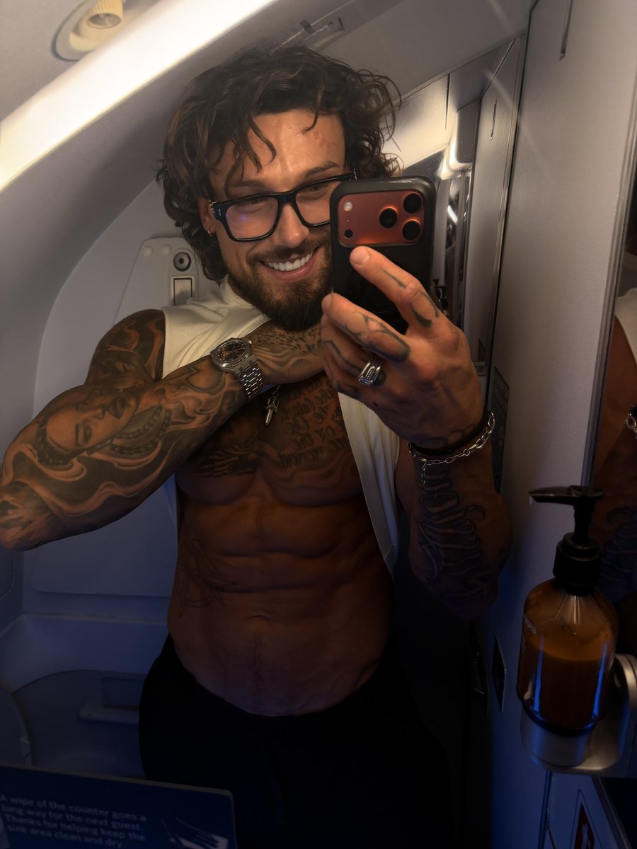 fitzexclusive's tweet photo. Add me for daily bts👀🔥
 https://t.co/bdwOsv9sVO https://t.co/IMvCNsUX2C