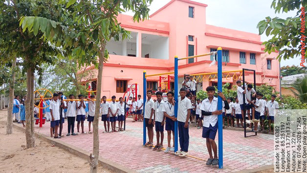 SDGOdisha's tweet photo. Local innovation is driving sustainable change!
Under the #SDGInnovationFund, Puri district has established Open Gyms in 5 residential schools, promoting fitness and student well-being. A simple, scalable initiative advancing #SDG3 & #SDG4 through #LocalizingSDGs.
#SDGsinAction https://t.co/Ss2CkyTsgc