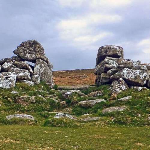 Tiggers_Tails's tweet photo. Tigger Club Out and About,
Places to walk your human in Devon
Grimspound
https://t.co/sD4Hvm7h3Y
#TiggerClubNews #OutAndAbout
@EnglishHeritage https://t.co/eWti2BTboR