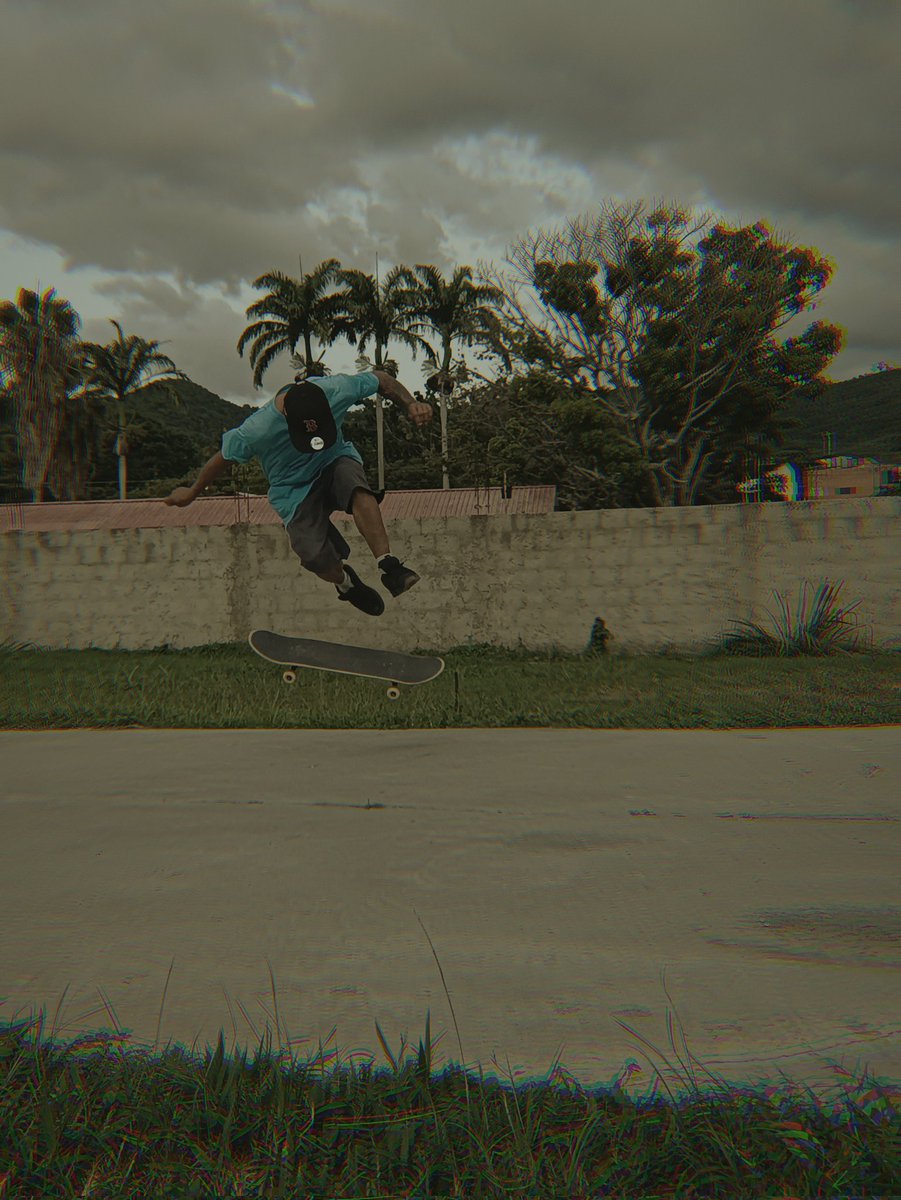Carlitos_Draws's tweet photo. hoy fui a patinar y aproveche de tomar fotos, hablen cloro de que tal me quedaron

#fotografia #skate #art https://t.co/dx1moUzaQk