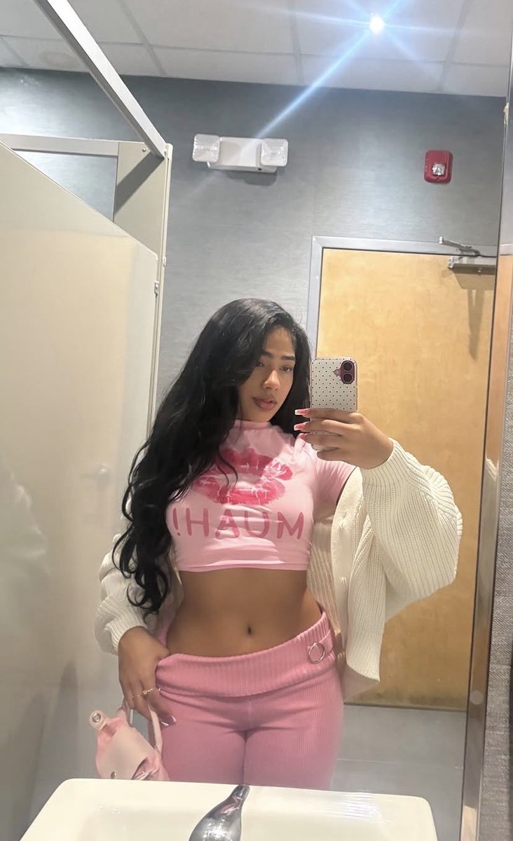 Maddyfindomx's tweet photo. Being beneath me is the most honest version of you.😵‍💫🪼🌚❤️🤩🎀🦆

#findom #Latina #walletdrain #chastity #sph #cei #tribute #simp #paypiggy #sexting #feetworship https://t.co/rIQnouaIis