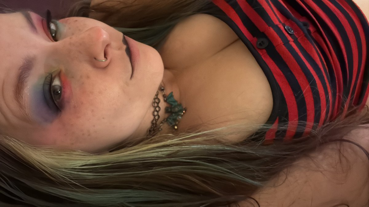FrostFaeFox's tweet photo. Who’s awake?😈🥰#sellingconent https://t.co/pvgL5GdW44