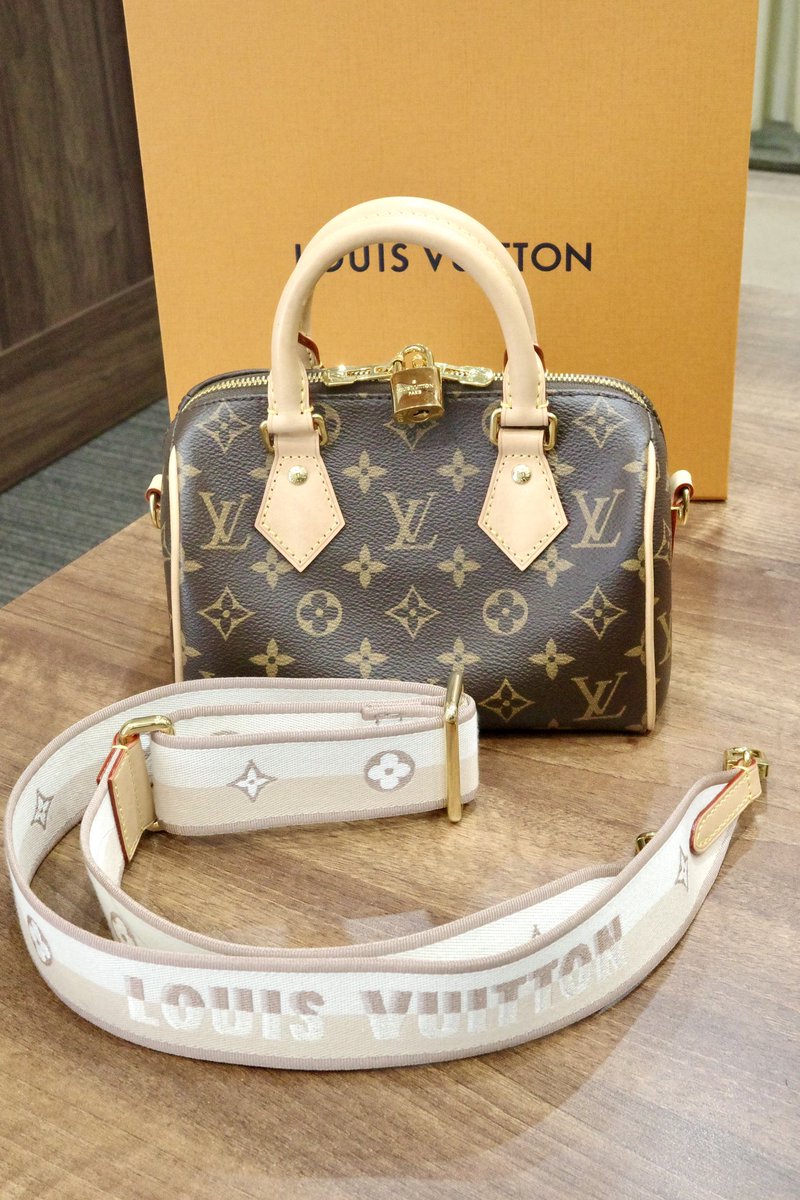 isobe78's tweet photo. 「LOUIS VUITTON ルイ ヴィトン スピーディ･バンドリエール 20 M46222」をお買取りしました

詳しくは弊社HP内のブログにてご覧ください
https://t.co/gc18mlbOqT

LOUIS VUITTON（ルイ ヴィトン）のお買取り・質預かりも、『いそべ商店』にお任せください！

京都市北区で、正確な鑑定、適正価格での査定を心がけている”質屋”です。
もちろん査定料は無料です。

是非　買取り専門店と比較検討して下さい！

#ルイヴィトン #ヴィトン #LOUISVUITTON #スピーディ #スピーディバンドリエール #バッグ #真贋判断 #査定 #金高騰 #質預 #京都 #京都市 #質屋 #生前整理 #いそべ #KYOTO #ブランド品買取 #ブランド品の査定 #遺品整理 #リサイクルショップ #金 #プラチナ