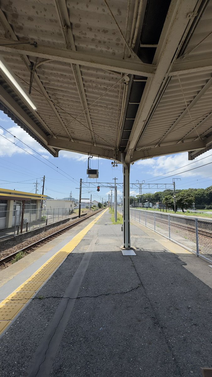 ririkach's tweet photo. うちの最寄駅に人がおるわけないですよねえ https://t.co/KZetC6mL8I