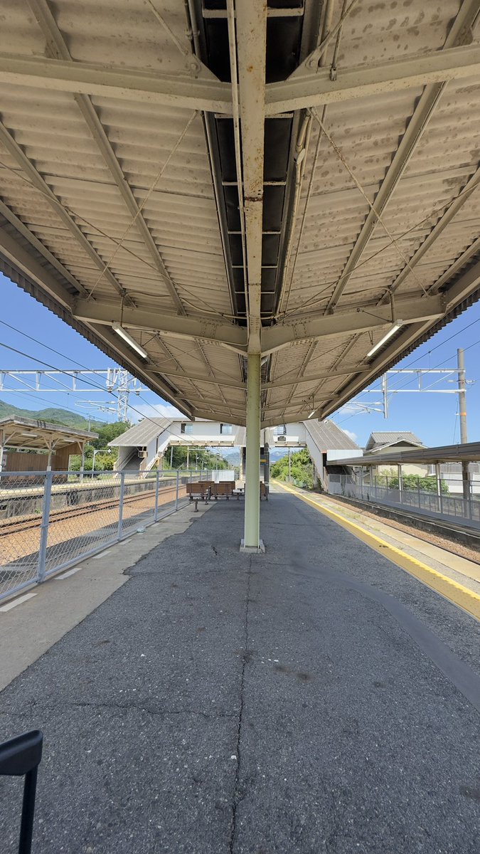 ririkach's tweet photo. うちの最寄駅に人がおるわけないですよねえ https://t.co/KZetC6mL8I
