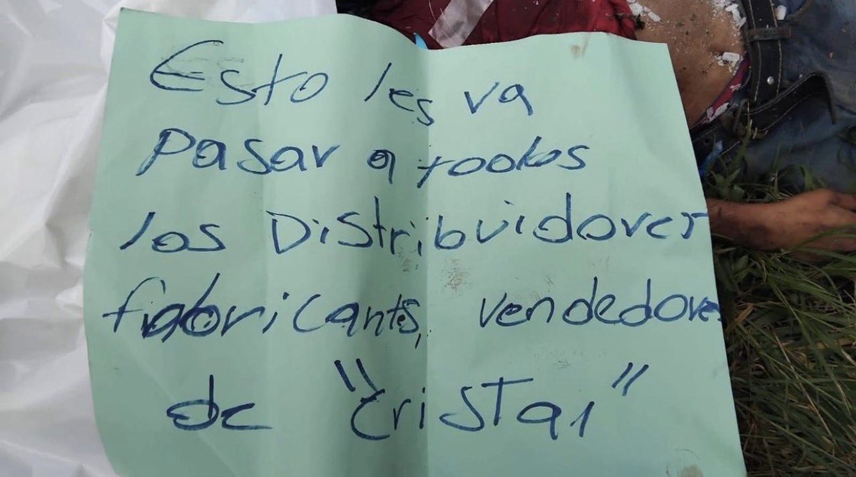 zicui88's tweet photo. 🚨 Ocho personas, seis hombres y dos mujeres, fueron encontradas sin vida y con huellas de tortura en Jitotol, Chiapas. Junto a las víctimas también fueron localizados narcomensajes. Las autoridades ya investigan este brutal multihomicidio que vuelve a encender las alarmas en la región.