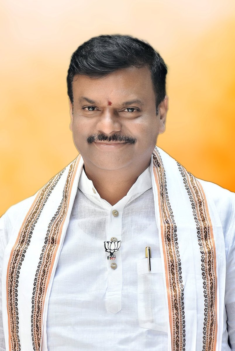 kesavakanth1's tweet photo. 'సారథ్యం'తో కార్యకర్తల్లో నూతనోత్సాహం, 'అటల్–మోదీ సుపరిపాలన యాత్ర'తో సుపరిపాలన సందేశం, 'జనతా వారధి'తో ప్రజలకు అండ, 'మన ఊరు–మన జెండా'తో గ్రామస్థాయిలో పార్టీ విస్తరణ, పండిట్ దీన్ దయాళ్ ఉపాధ్యాయ ప్రశిక్షణ మహా అభియాన్‌తో సంస్థాగత బలోపేతం, 'స్ఫూర్తి', 'సృష్టి', 'సంజీవని స్వరం', 'సాంస్కృతిక వైభవం' వంటి కార��యక్రమాలతో సామాజిక సమరసతకు కొత్త దిశ చూపుతూ @bjp4andhra అధ్యక్షులుగా విజయవంతంగా ఒక సంవత్సరం పూర్తి చేసుకున్న శ్రీ @MadhavBJP గారికి హృదయపూర్వక అభినందనలు.
#1YrOfMadhavJi