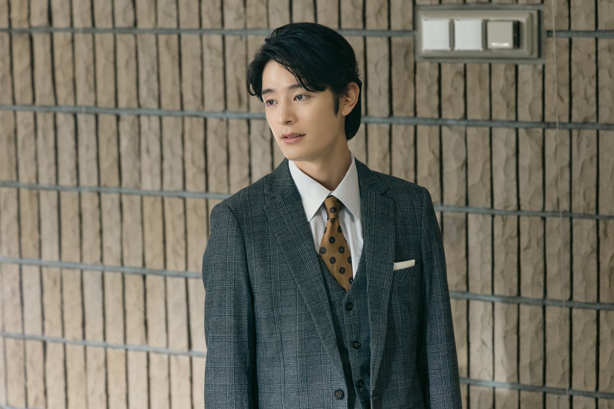 oricon's tweet photo. 中島健人、塩野瑛久に怒りの壁ドン❗
映画『ラブ≠コメディ』本編映像解禁
⠀
🎥ライバルで親友な2人が…【動画あり】
https://t.co/7zeISXe626
⠀
中島「全力で受け止めてくれた」
塩野「全力で受け止めました」 https://t.co/2vbMXCKM5s