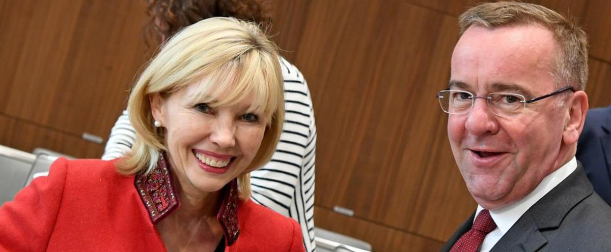 FrauHodl's tweet photo. Seit wann waren Boris Pistorius und Doris Schröder-Köpf (Landtag Niedersachsen) ein Paar?

- SPD
- Wahlkreis: 23 Hannover-Döhren

––––––––––

- Neue Spur zu iaf Hannover:

Die Geschäftsstelle Hannover des Verbands binationaler Familien und Partnerschaften, iaf e.V., sitzt bis heute in der Charlottenstr. 5 und bietet Beratung zu Familienrecht, Aufenthaltsrecht, elterlicher Sorge, Trennung/Scheidung usw. an.

Historisch auffällig:

2013 taucht „Verband binationaler Familien und Partnerschaften, iaf e.V. Hannover“ in der Projektträgerliste der Niedersächsischen Lotto-Sport-Stiftung auf.

Im selben Stiftungsbericht steht: Doris Schröder-Köpf wurde 2013 als Niedersächsische Landesbeauftragte für Migration und Teilhabe in den Stiftungsrat berufen.

Direkte persönliche Förderung durch Schröder-Köpf: bisher nicht belegt.

Aber: iaf Hannover lag nachweislich im niedersächsischen Integrations-/Förderumfeld, in dem Schröder-Köpf institutionell eine Rolle hatte.