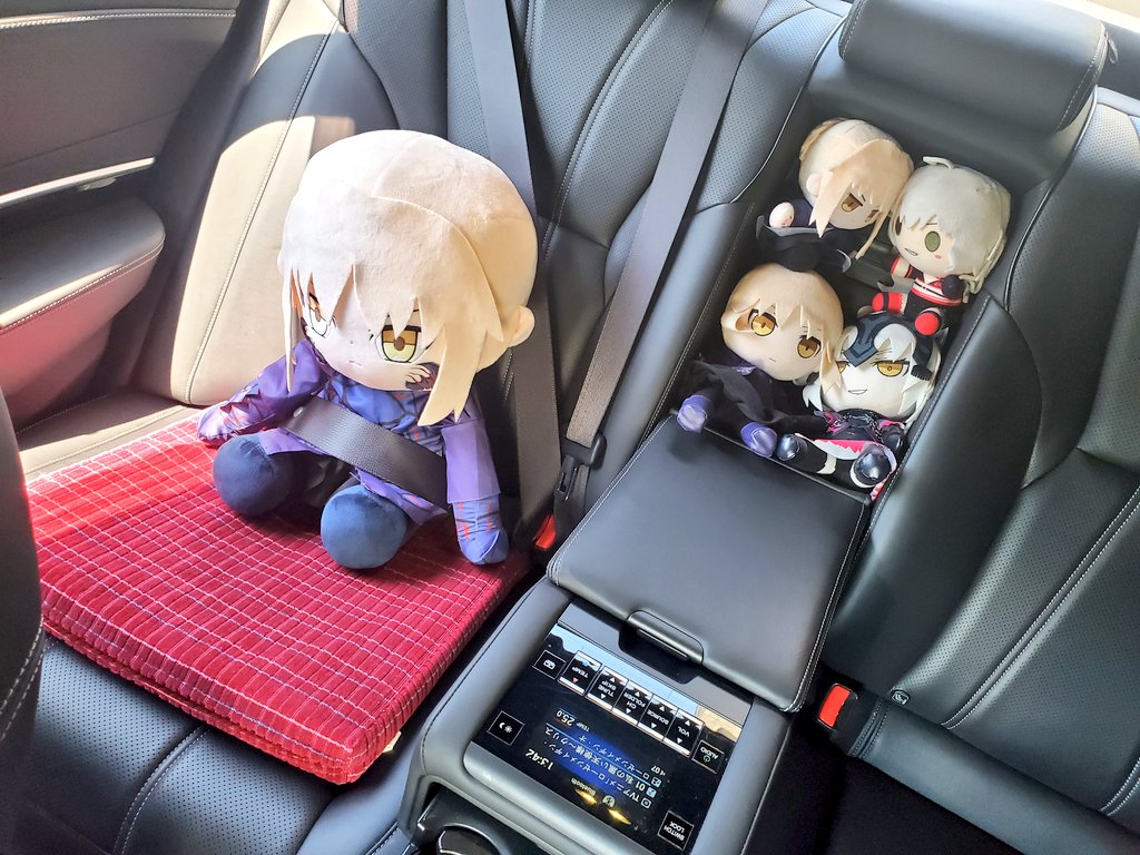 ossanyo7000's tweet photo. 写真で見た時はGiftのより一回り大きい位だと思っていたのに4倍以上でワロてる。かわちい。 https://t.co/t4A7dKdXxJ