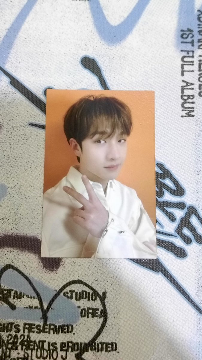 gaoniesm's tweet photo. Hai guis, karena ak BU, wts official pc xdinary heroes xh gunil jungsu gaon troubleshooting, official album unsealed xdinary heroes xh troubleshooting, pc bangchan oren doublesided, cuma bisa 🍊 karena ak gapande jualan😭😭
dm untuk harga dan link iyh, bisa nego tipis, thank you https://t.co/VDVK3BfS2H
