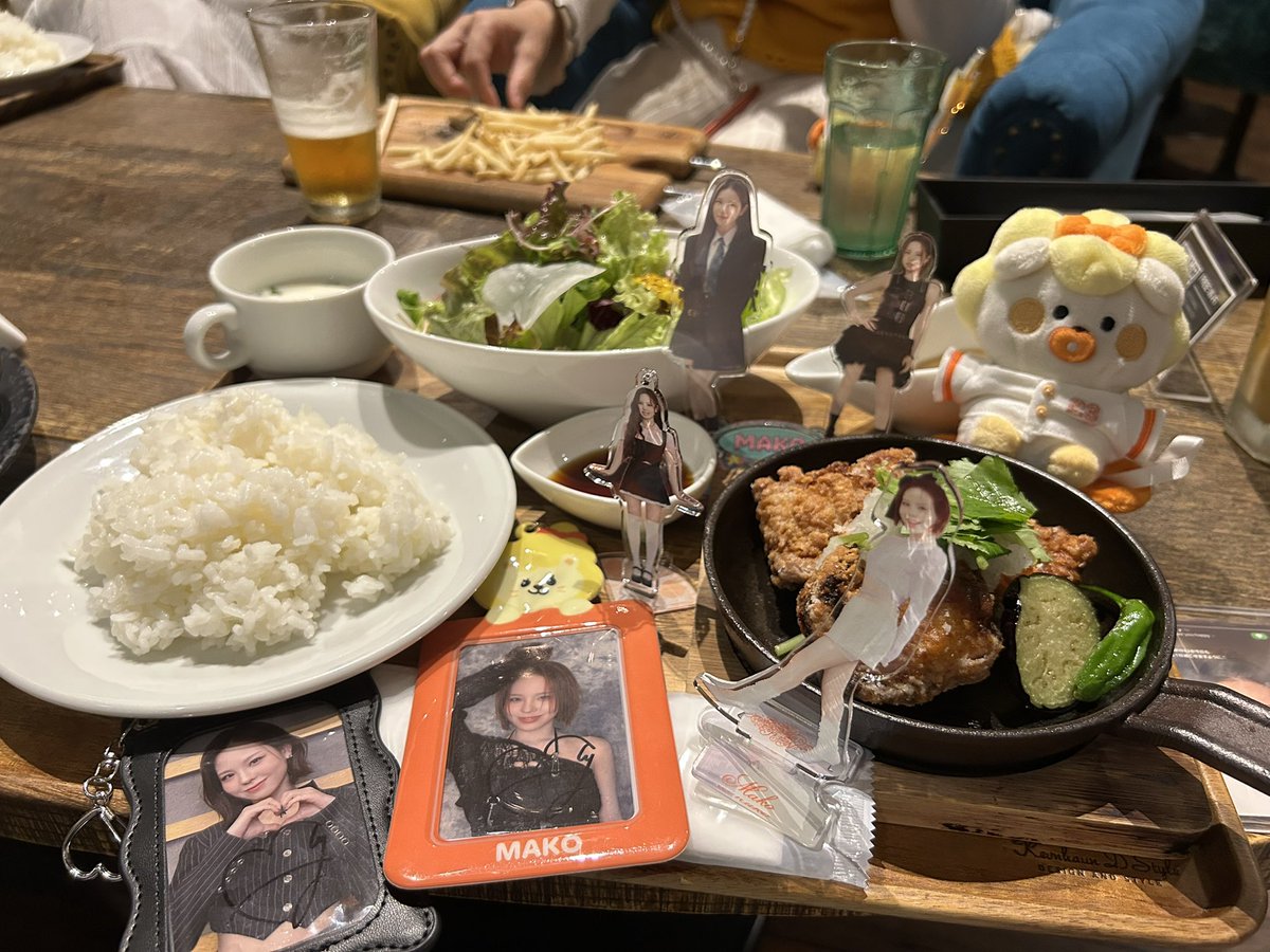 NiZiU_box's tweet photo. マコ会@Brooklyn_Osaka
たくさんのマコちゃんとラコちゃんに囲まれて美味しいご飯とスイーツ🧡
息子もご一緒させてもらって楽しい時間でしたー!!
#NiziU #WithU #マコ #MAKO
#ラコ #LAKO #どこでもラコちゃん https://t.co/jtcULXlFMY