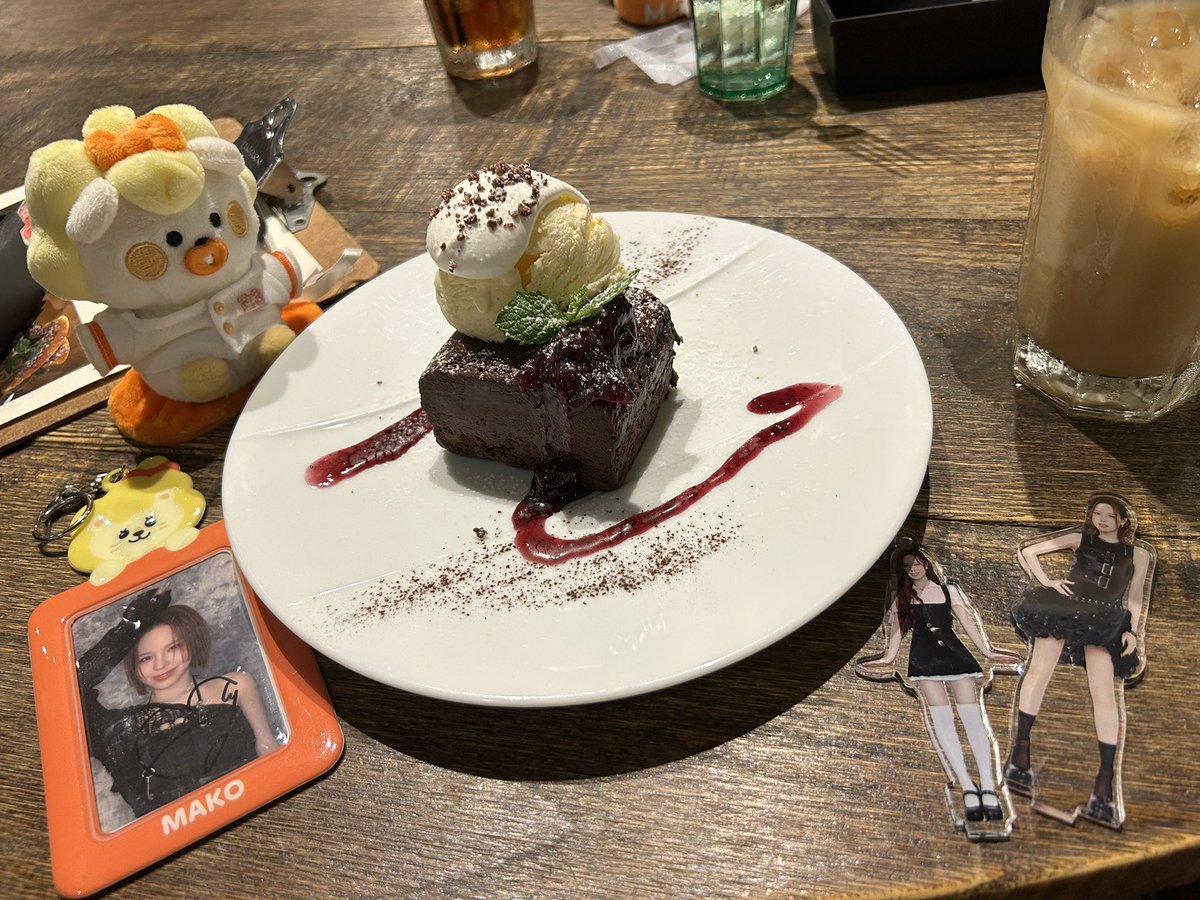 NiZiU_box's tweet photo. マコ会@Brooklyn_Osaka
たくさんのマコちゃんとラコちゃんに囲まれて美味しいご飯とスイーツ🧡
息子もご一緒させてもらって楽しい時間でしたー!!
#NiziU #WithU #マコ #MAKO
#ラコ #LAKO #どこでもラコちゃん https://t.co/jtcULXlFMY