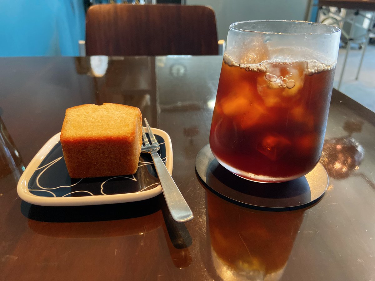 maconeko666's tweet photo. コスタリカ　カンデリージャハニー🇨🇷
米粉のレモンパウンドケーキ🍋

やっぱりお店でいただくのは格別☀️ https://t.co/pTIchn1HdV