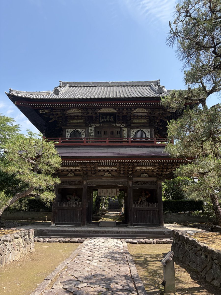 ParmF91's tweet photo. 晴天☀️今日もお寺へGO￼🏍️お庭が綺麗に整備されてて、見所たくさんのお寺でした✨3体の仏像が三賢者みたいで、カッコエエ🪬＃レブル250 ＃バイク ＃福増寺 ＃寺 https://t.co/1Nnx9iO7nu