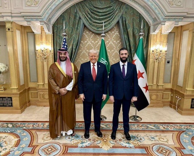 alidu142's tweet photo. قرار الرئيس الأمريكي دونالد ترامب برفع سوريا من قائمة الدول الداعمة للإرهاب يمثل خطوة مهمة نحو مستقبل أفضل ويعكس حجم الجهود التي بذلتها #السعودية بقيادة #محمد_بن_سلمان لدعم استقرار سوريا وعودتها إلى محيطها العربي https://t.co/gtWQarxTe0