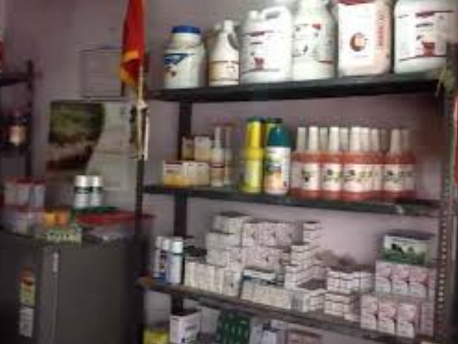 dr_ndahayo's tweet photo. The Minister for ICT & National Guidance, Hon Justine Lumumba Kasule, has revealed that cabinet has approved the Food and Agriculture Regulatory Authority Bill, 2026, which is set to improve human, plant and animal health leading to consumer safety and confidence across the country.

Minister Lumumba on Tuesday revealed that the regulatory responsibility on the Bill has been shared between the National Drug Authority and UNBS, which will provide for the regulation of veterinary medicines, Agricultural chemicals, food, and feeds in Uganda.

“It will ensure the food and feeds produced and imported as well as plants and environment are safe (food, feeds and environmental security; Agricultural and veterinary inputs (medicines, agriculture chemicals) on the markets are of the right quality, safe and serve the intended purposes” she said.

Lumumba further noted that the law will also ensure that Uganda’s agricultural and food exports meet local, regional and international market standards and requirements.

“The expected outcome of the Bill include increased market access and competitiveness of Uganda’s agricultural exports to regional and global markets, increased incomes and profits for food value chain actors and Government resulting from improved quality and expanded market for the Uganda’s food” she said.

Lumumba further noted that the Bill will ensure enhanced consumer protection against counterfeits and strengthened food systems and contribution to global health. 

It aims to regulate and guide various stakeholders involved in the food supply chain, including producers, manufacturers, processors, distributors, and retailers, as well as competent authorities and the general public. Its scope encompasses the entire food production and distribution process, from processing and storage to importation, exportation, and advertisement, with the overarching goal of ensuring the production and sale of safe and quality food for both human and animal consumption.@Ugveterinarians
@GwebayangaC @drmgeorgevet