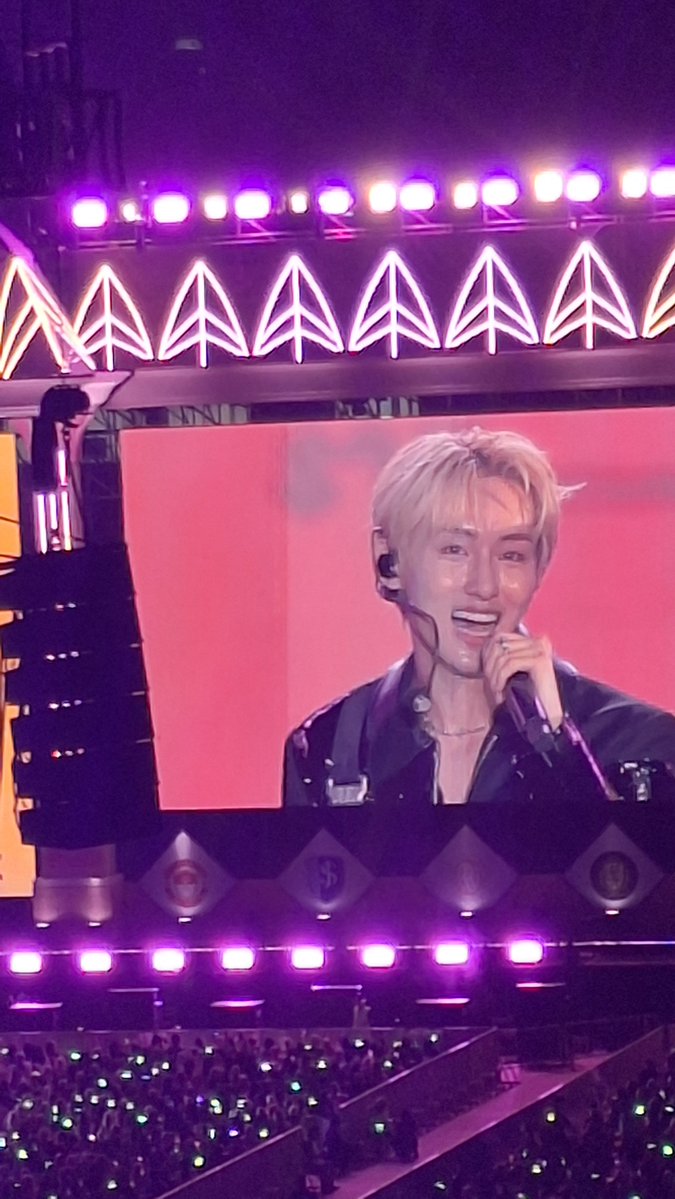 612cloud's tweet photo. akhirnya nemu foto winwin di smtown jakarta 2023 setelah ngubek ngubek galeri, hiks nangis bgt ga nyangka kalo smtown jkt adalah momen pertama dan terakhirku ketemu winwin nct😭 https://t.co/DusdAZDCp7
