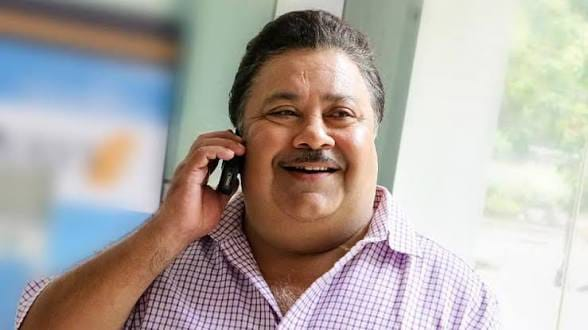 ovshake42's tweet photo. "Dada" will have the Lord's balcony scene. That scene will also have Rajiv Shukla. I hope they got Manoj Pahwa for that. https://t.co/b189A67dQr