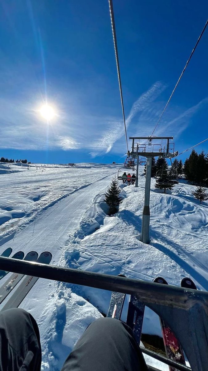 HOWLGNAB97's tweet photo. ⠀ ⠀ ⠀ ⠀— 🎿 https://t.co/SDi9qWrsKq
