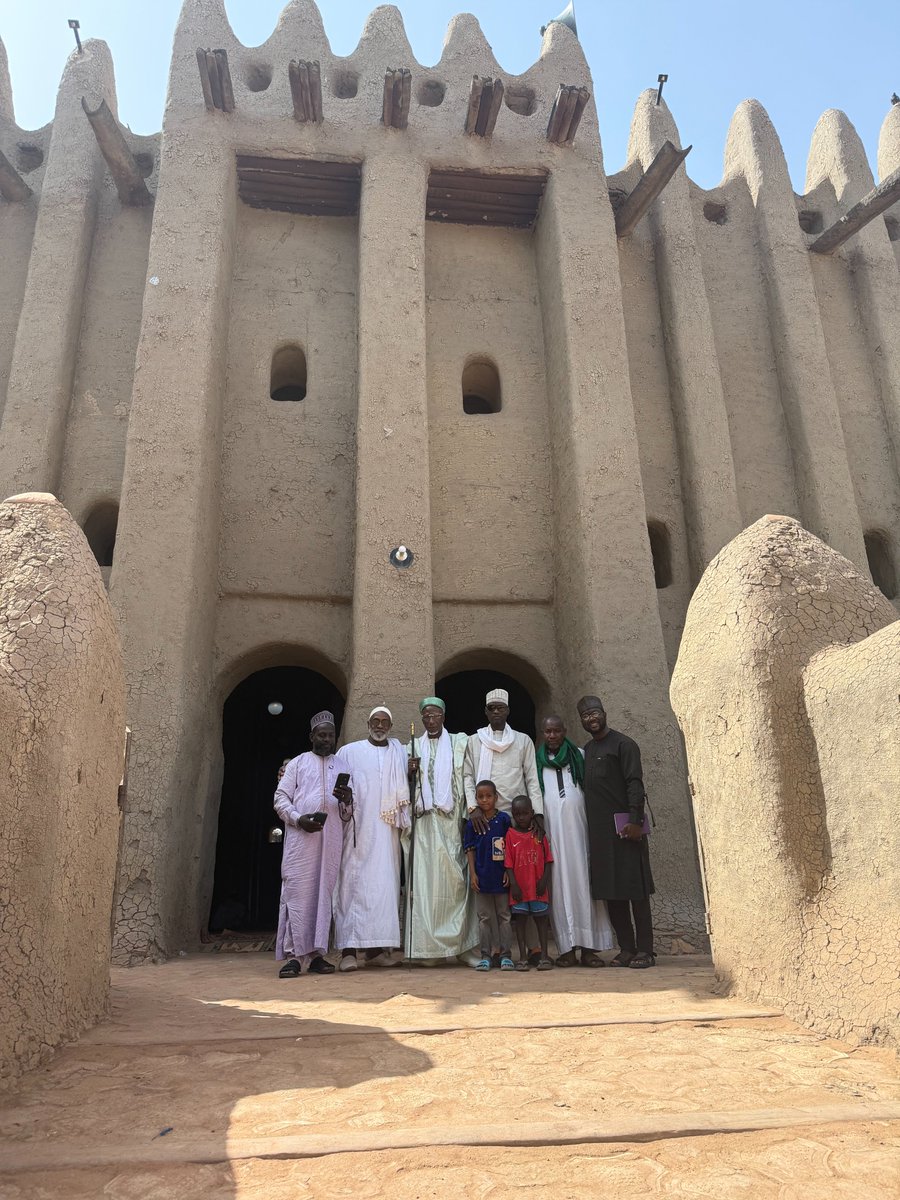 abdulbakarchive's tweet photo. 1 - The Tomb of Askia Mosque in Gao, Mali
2 - The Djinguereber Mosque in Timbuktu, Mali
3 - The Grand Mosque in Mopti, Mali
4 - The rooftop of the Great Mosque of Djenné, Mali

The Imams of these mosques hosted me along with my African American teacher, Shaykh Muhammad Shareef. May Allah reward Alfa Ibrāhīm b. ʿAbd al-Raḥmān b. al-Suyūṭī b. ʿAbd Allāh (the Imam of Djinguereber Mosque in Timbuktu), Imam Abū Muḥammad Mālik b. Ibrahīm (Imam of the Grand Mosque of Mopti), Imam ʿAbd al-Raḥmān Muḥammad (Imam of the Tomb of Askia Mosque in Gao), Shaykh Sadiq Cissé (one of the custodians of the Great Mosque of Djenné), and all other imams teaching and preserving the centuries-old African Islamic intellectual heritage.